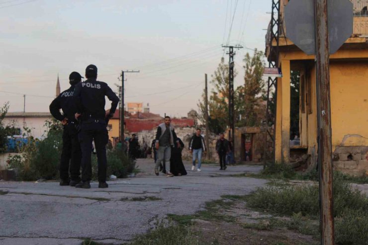 Komşular arasında taşlı silahlı kavga: 5 yaralı
