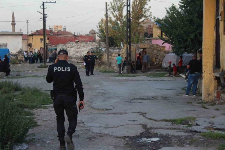 Komşular arasında taşlı silahlı kavga: 5 yaralı