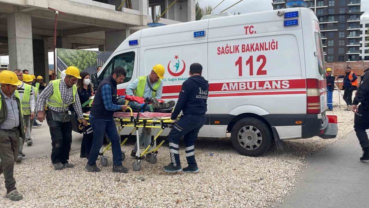 İnşaatın 3’üncü katından düşen 2 işçi yaralandı