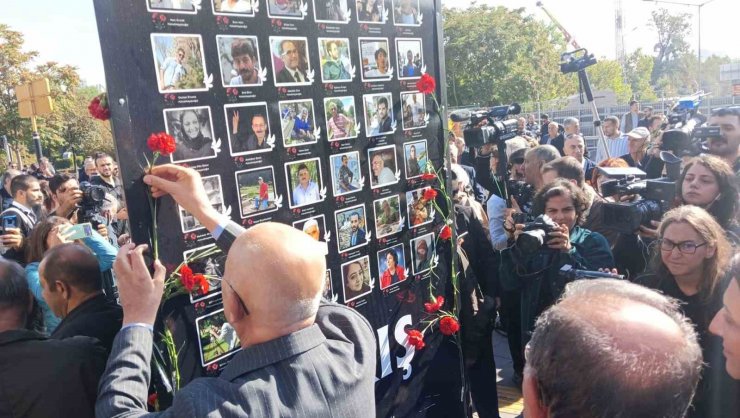 Ankara Garı saldırısında hayatını kaybedenler 8. yılında törenle anıldı