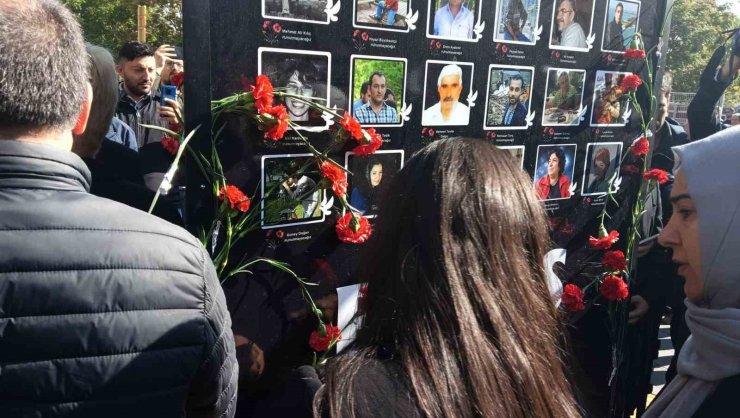Ankara Garı saldırısında hayatını kaybedenler 8. yılında törenle anıldı