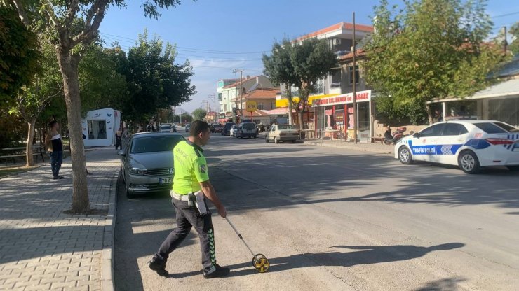 Aracın çarptığı çocuk yola savruldu, o anlar kameraya yansıdı