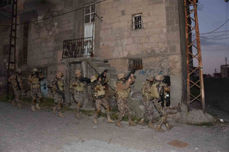 Torbacılara ağır darbe: 82 gözaltı