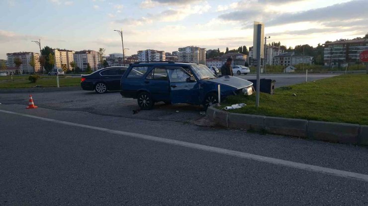 Sivas’ta iki otomobil çarpıştı: 5 yaralı