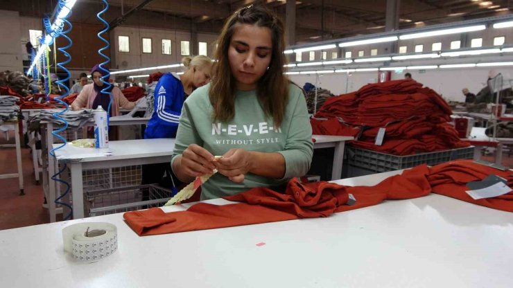 İtalya’nın futbol devi Napoli’nin store mağazasındaki ürünler Yozgat’ta üretiliyor