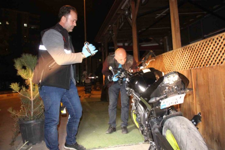 Karaman’da aydınlatma direğine çarpan motosikletin sürücüsü hayatını kaybetti