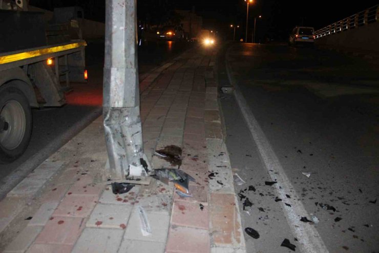 Karaman’da aydınlatma direğine çarpan motosikletin sürücüsü hayatını kaybetti