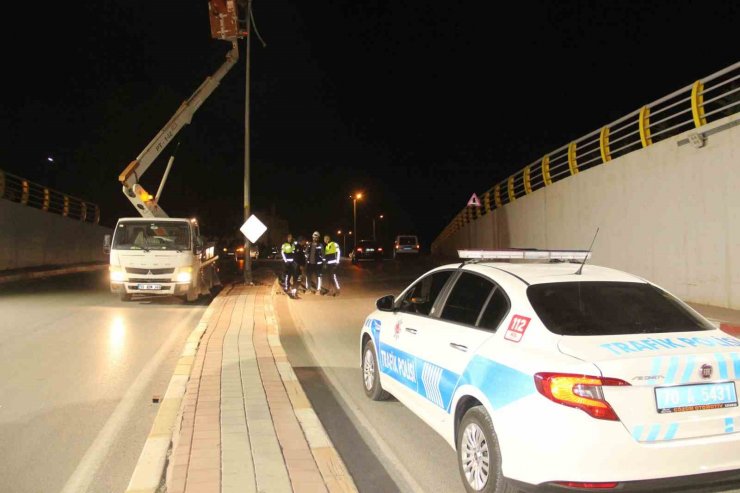 Karaman’da aydınlatma direğine çarpan motosikletin sürücüsü hayatını kaybetti