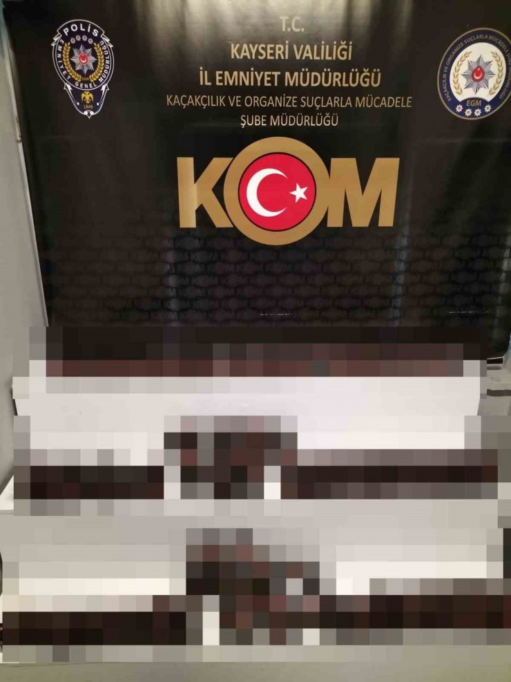 Kayseri’de kaçakçılık operasyonu: Yüzlerce cinsel içerikli ürün ele geçirildi