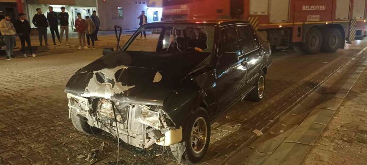 Hastaneye yetişmek isterken kaza yaptı, o anlar kameraya yansıdı