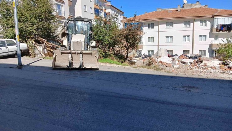 Gecekondunun yıkımı sırasında kepçe operatörünü silahla yaraladı