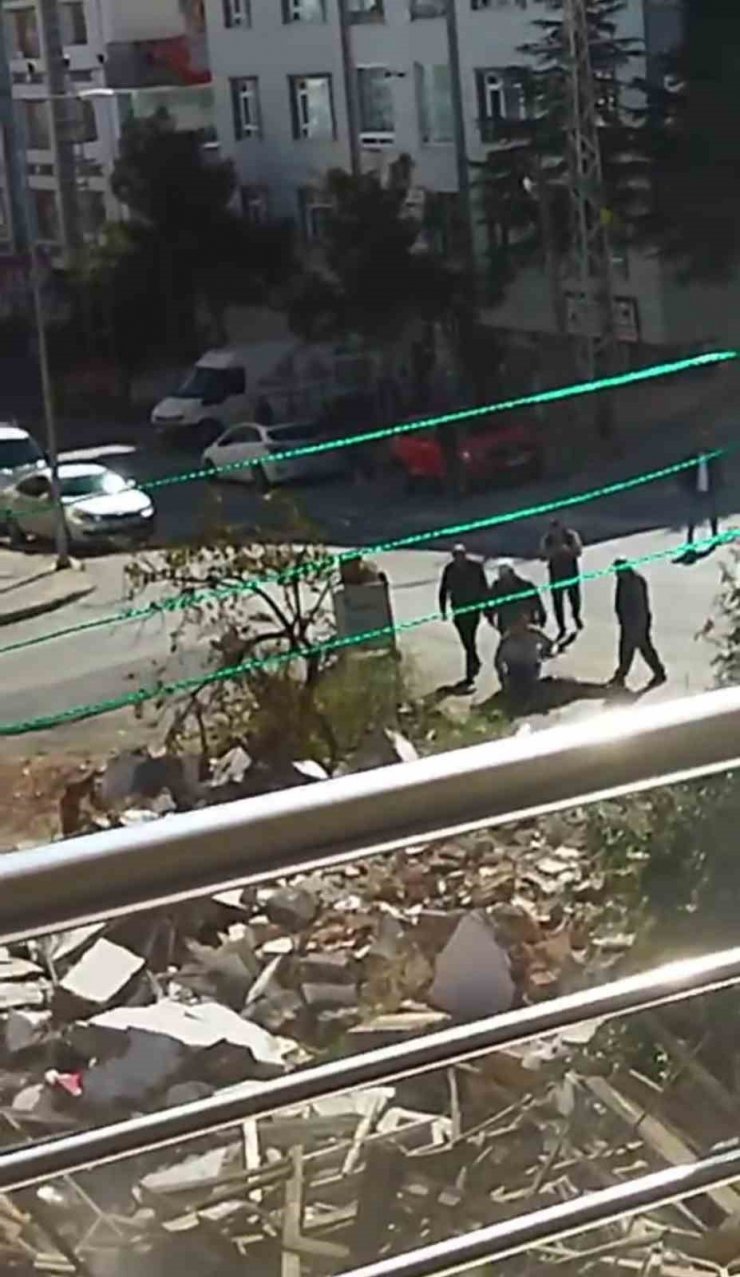 Gecekondunun yıkımı sırasında kepçe operatörünü silahla yaraladı