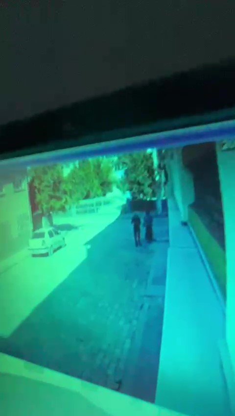 160 bin lira değerinde para ve altın çaldığı iddia edilen kadın hırsızlar güvenlik kamerasına yakalandı