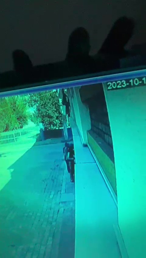 160 bin lira değerinde para ve altın çaldığı iddia edilen kadın hırsızlar güvenlik kamerasına yakalandı