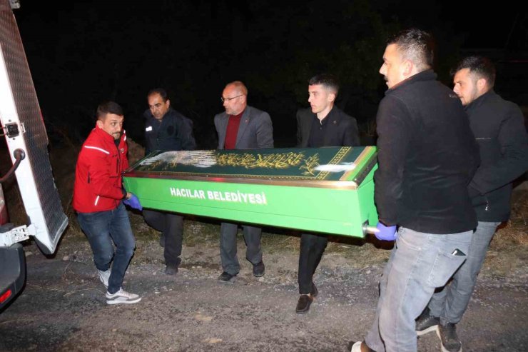Otomobil su kanalına düştü: 1 ölü