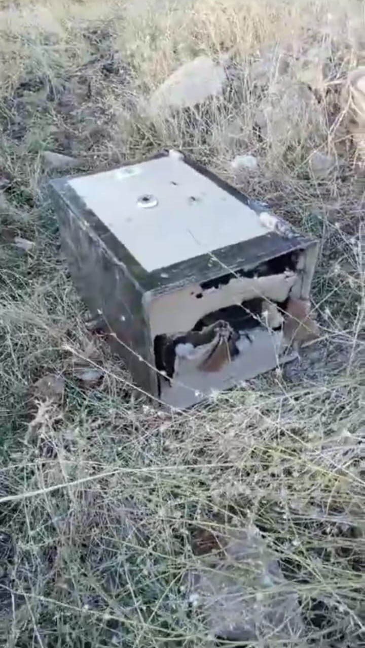 Çaldıkları altın ve dövizleri toprağa gömmüşler