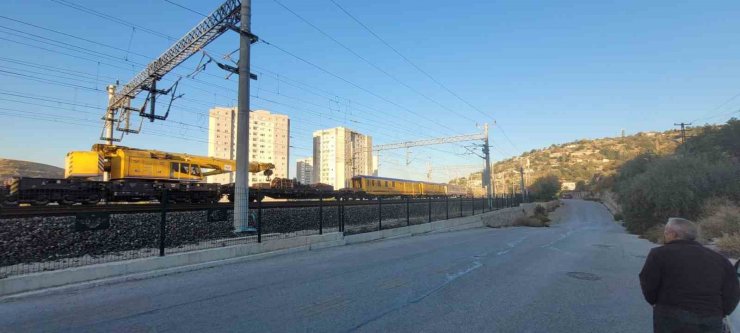 Ankara’da test sürüşü yapan YHT vagonlarının raydan çıkması sonucu 4 işçi yaralandı