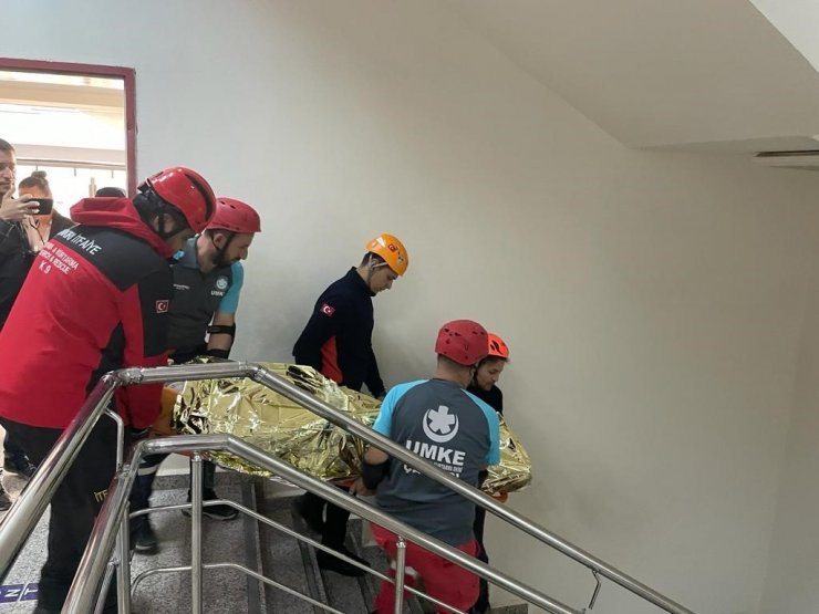 Sağlık personelinden gerçeğini aratmayan tatbikat