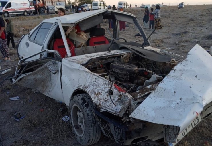 Karaman’da trafik kazası: 2 ölü, 1 yaralı