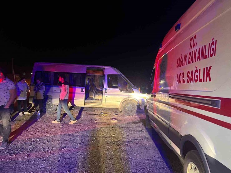 Nevşehir’de işçileri taşıyan minibüs refüje çarptı: 7 yaralı