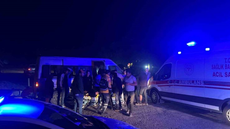 Nevşehir’de işçileri taşıyan minibüs refüje çarptı: 7 yaralı