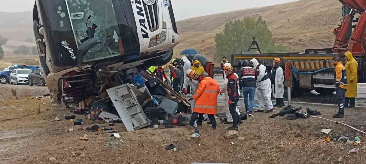 Otobüs kazasında ölü sayısı 7’ye yükseldi