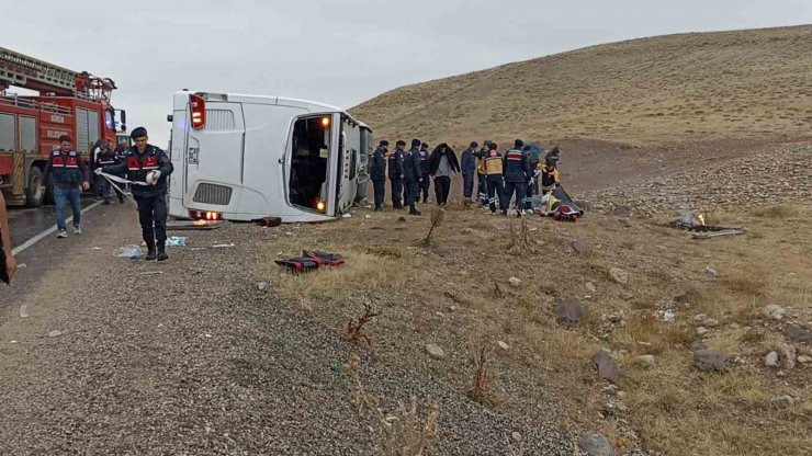 Sivas’ta yolcu otobüs devrildi: 4 ölü, 30 yaralı