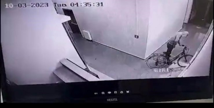 Önce kameraya sonra polise yakalandılar