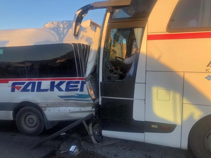 İşçileri taşıyan 3 otobüs ve 1 minibüs kaza yaptı: 36 yaralı