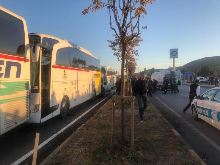 İşçileri taşıyan 3 otobüs ve 1 minibüs kaza yaptı: 36 yaralı