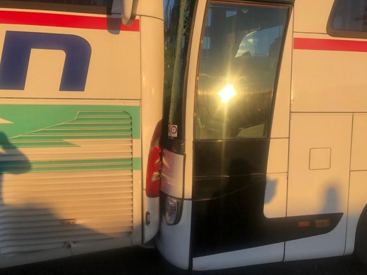 İşçileri taşıyan 3 otobüs ve 1 minibüs kaza yaptı: 36 yaralı