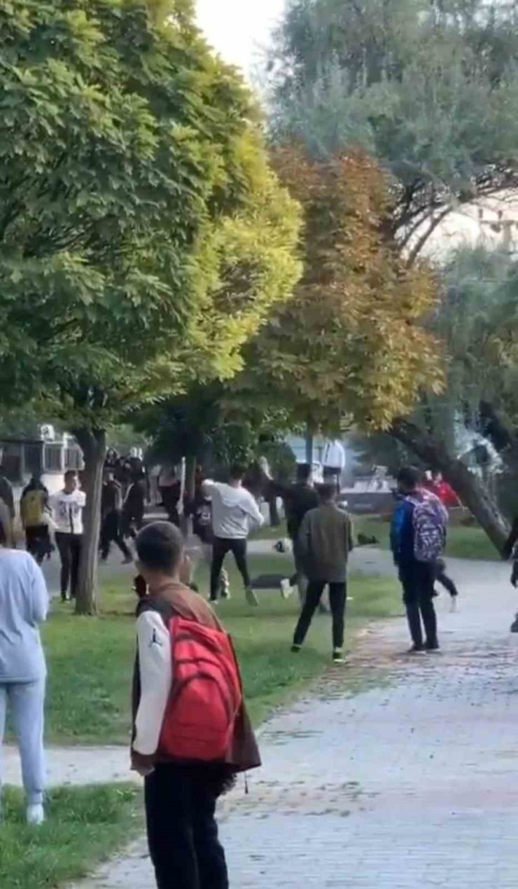 Öğrenciler saç baş birbirine girdi