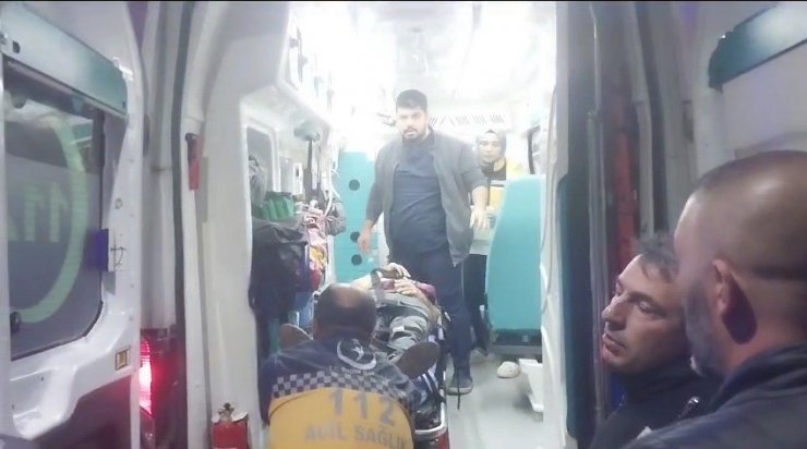 Niğde’de tarım işçilerini taşıyan minibüs devrildi: 15 kişi yaralandı