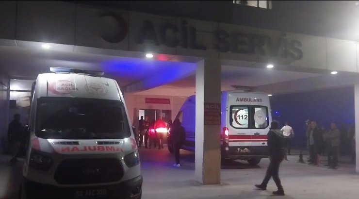 Niğde’de tarım işçilerini taşıyan minibüs devrildi: 15 kişi yaralandı
