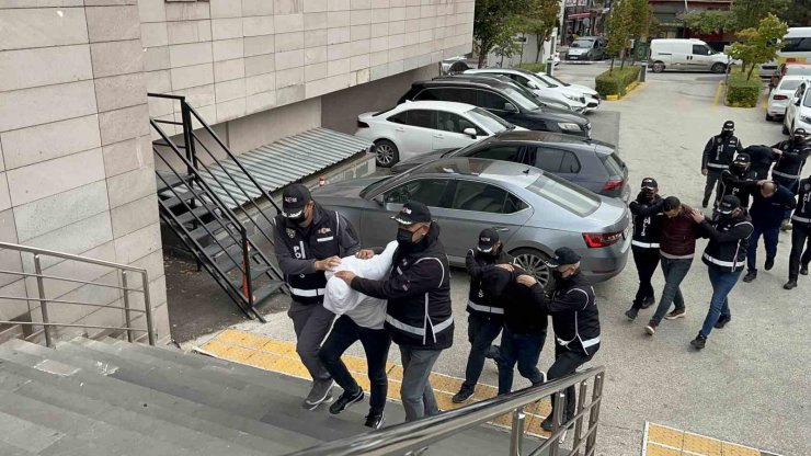 Eskişehir’de ‘Tefecilik’ yaptığı tespit edilen 5 şüpheli yakalandı