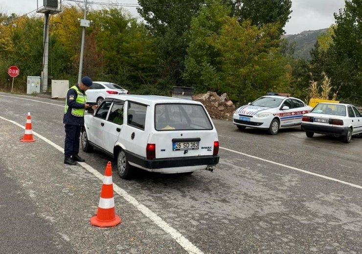 Trafik kurallarına riayet etmeyen 765 sürücüye 985 bin 532 TL ceza