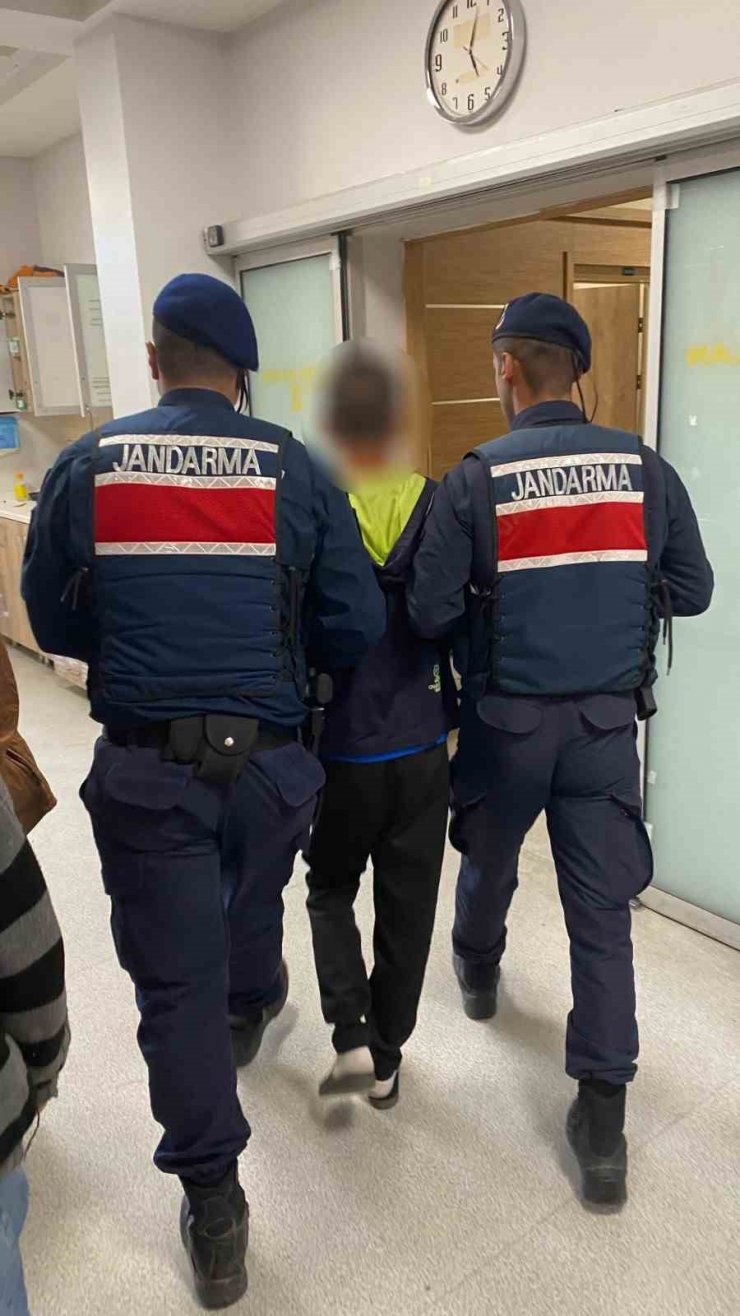 15 yıl kesinleşmiş cezası bulunan firari hükümlü jandarmanın yol kontrolünde yakalandı