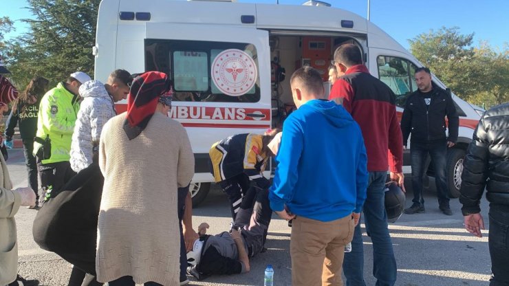 Karaman’da motosiklet yayaya çarptı: 2 yaralı
