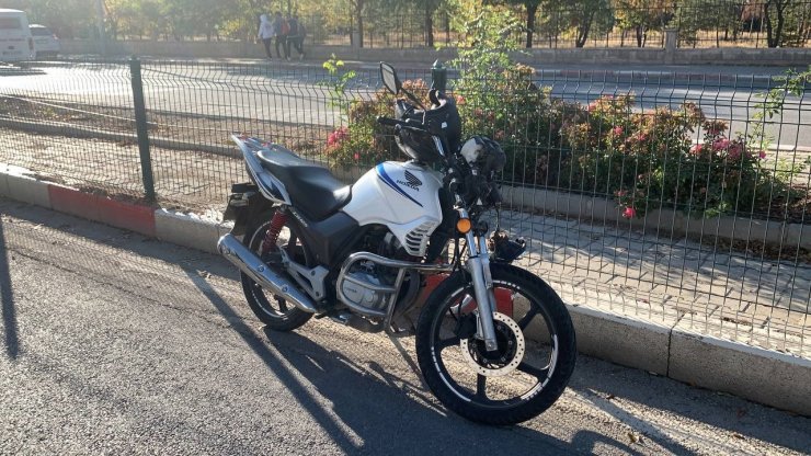 Karaman’da motosiklet yayaya çarptı: 2 yaralı