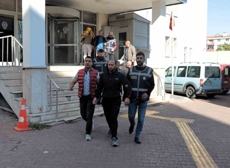 Aranan şahıslara 24 polis ile operasyon: 9 gözaltı