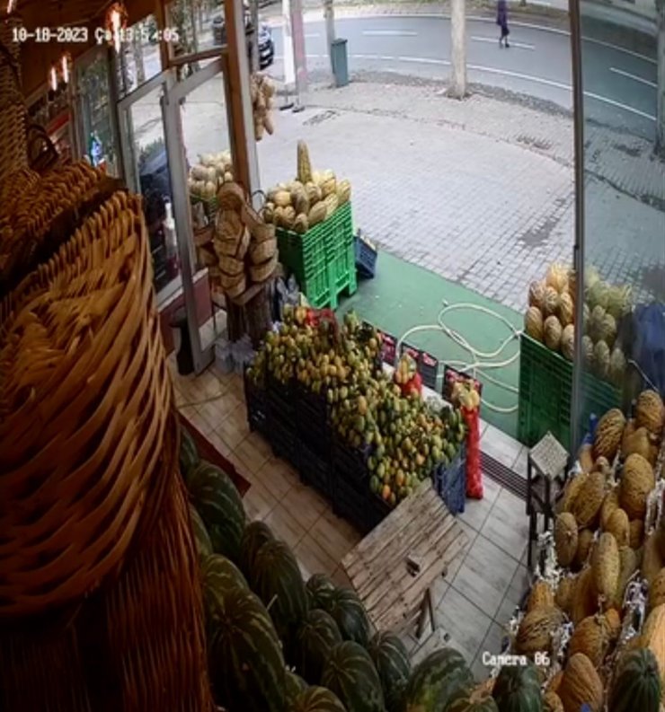 Karşıya geçerken otomobilin çarptığı kadın hayatını kaybetti