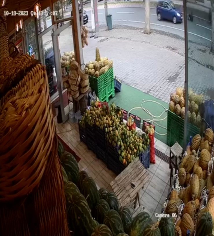 Karşıya geçerken otomobilin çarptığı kadın hayatını kaybetti