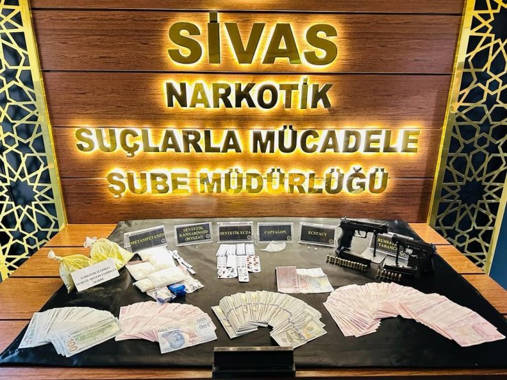 Sivas’ta uyuşturucu operasyonları: Yarım milyon lira ele geçirildi