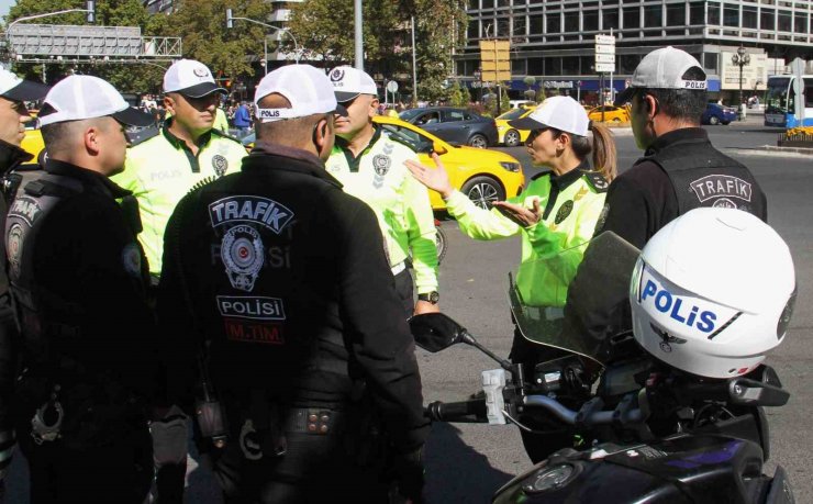 Şehit trafik polisinin kızı artık Ankara’nın trafiğinden sorumlu