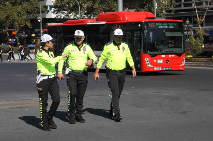 Şehit trafik polisinin kızı artık Ankara’nın trafiğinden sorumlu