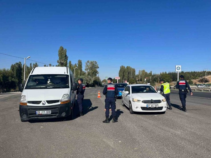 42 düzensiz göçmene 488 bin TL ceza yazıldı