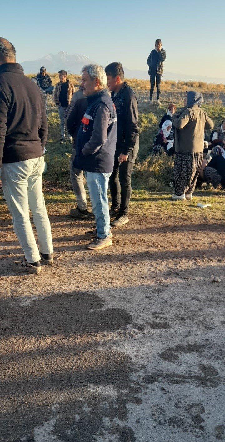 Tarım işçilerini taşıyan minibüs ile yakıt tankeri çarpıştı: 15 yaralı