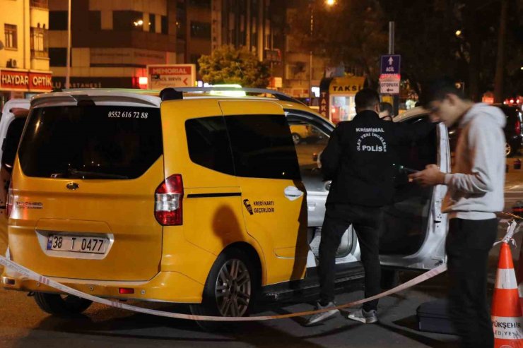 Kayseri’de ilginç olay: Bindiği takside yanlışlıkla kendini vurdu