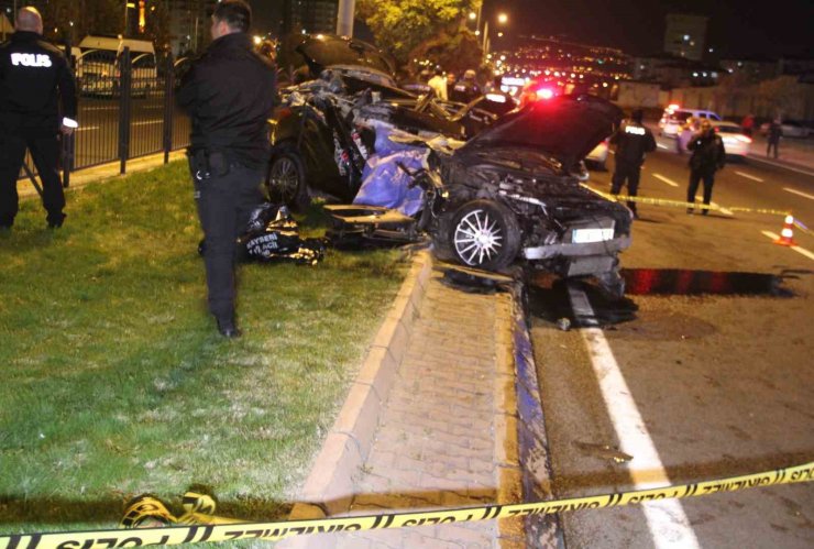 Kayseri’de feci kaza: Tıra arkadan çarpan otomobildeki 1 kişi öldü, 2 kişi yaralandı