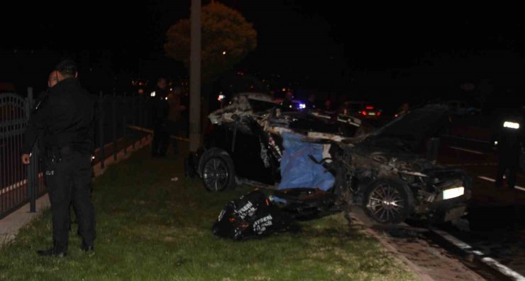 Kayseri’de feci kaza: Tıra arkadan çarpan otomobildeki 1 kişi öldü, 2 kişi yaralandı